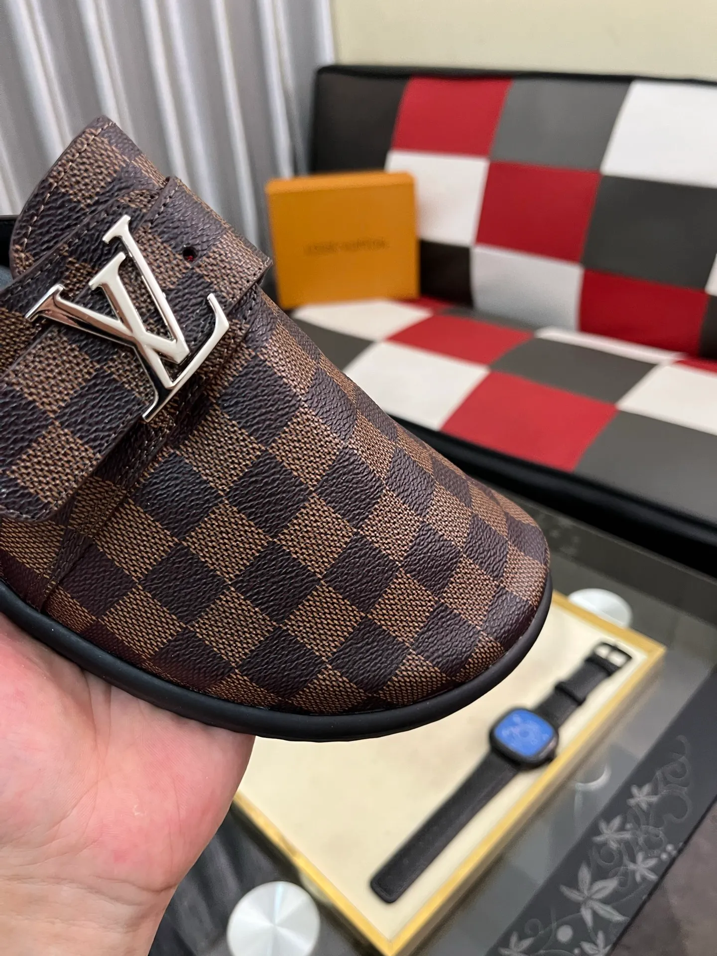 Men's shoes 💰380⌚️⌚️2025 new men's casual sandals and slippers, made of suede cow leather, with Monogram pattern to highlight the trendy style. Adjustable straps illuminated with LV letters, while a resilient insole and micro outsole provide lightweight comfort. Made of suede cow leather with embossed Monogram pattern and brand element metal hardware✅Adjustable straps➕Tough insole‼ ️Micro outsole. Comfortable and easy to wear‼ ️size: 38-443️⃣Colors available